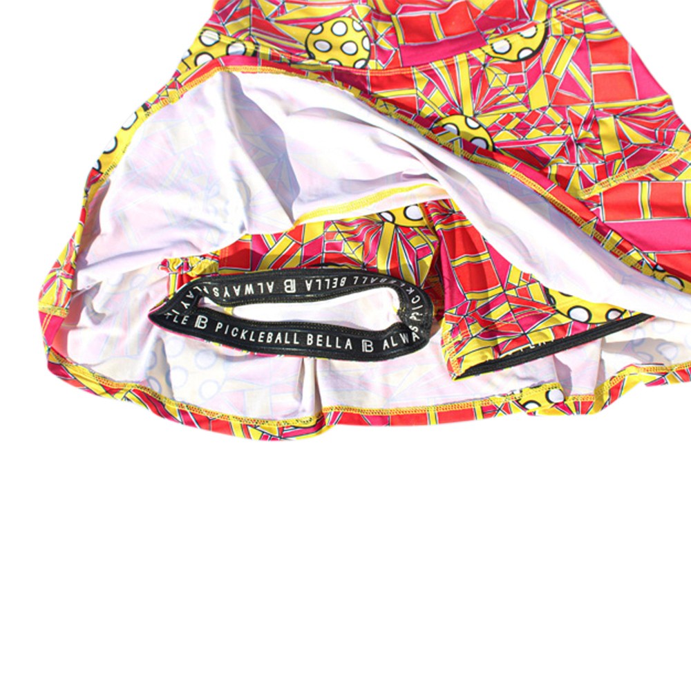 Falda pantalón plisada Bella de Picckleball, toma en ángulo 1